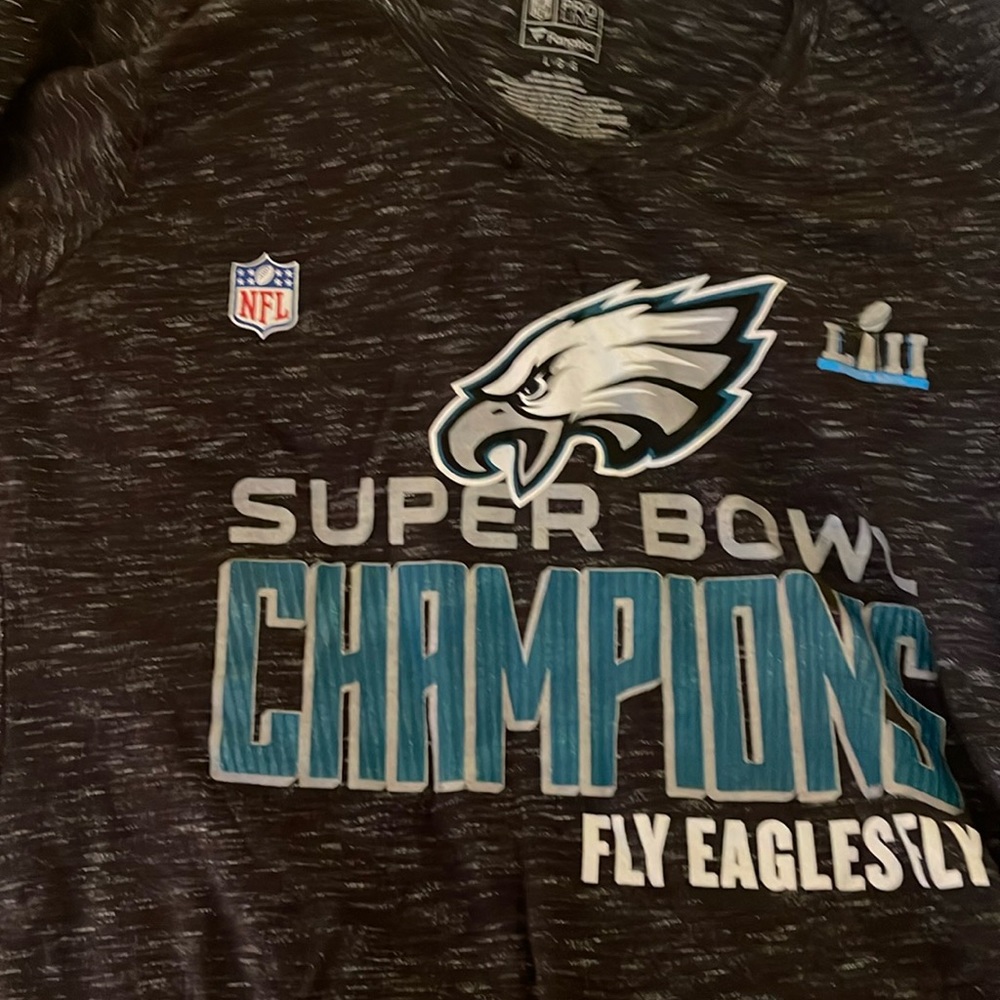 Women v neck eagles shirt